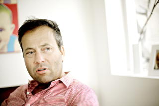 STATIST: Forlegger Arve Juritzen er tidligere Se og H�r-journalist og meldte seg sammen med Nelvik inn i Drammen R�de Kors, som rekrutterte �Star Wars�-krigere, for � f� en statistrolle i filmen. 

Foto: KRISTIAN RIDDER-NIELSEN/Dagbladet