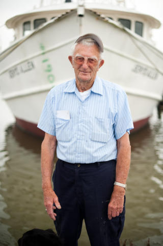 SOLGTE B�TEN: Lawrence Stipelcovich (83) solgte b�ten til barnebarnet sitt for en dollar. Foto: Blake Gordon