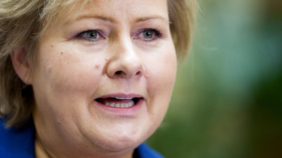  I MEDVIND MOT NEDERLAG:   H�yre-leder Erna Solberg cruiser i medvind for seg selv og partiet, men p� helgens landsm�te kan hun g� p� et nederlag i datalagringssaken. De fleste utspill siste tyder p� at Erna Solberg er for direktivet, selv om hun ikke har sagt det i klartekst. FOTO: H�KON MOSVOLD LARSEN, SCANPIX.