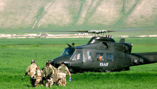 HENTET NORDMENN I KRIGEN: Dette er et bildet fra en annen operasjon tidligere i v�r der NAD (Norwegian Aeromedical Detachment)-styken fra Meymaneh var i aksjon. Foto: PRT Meymaneh