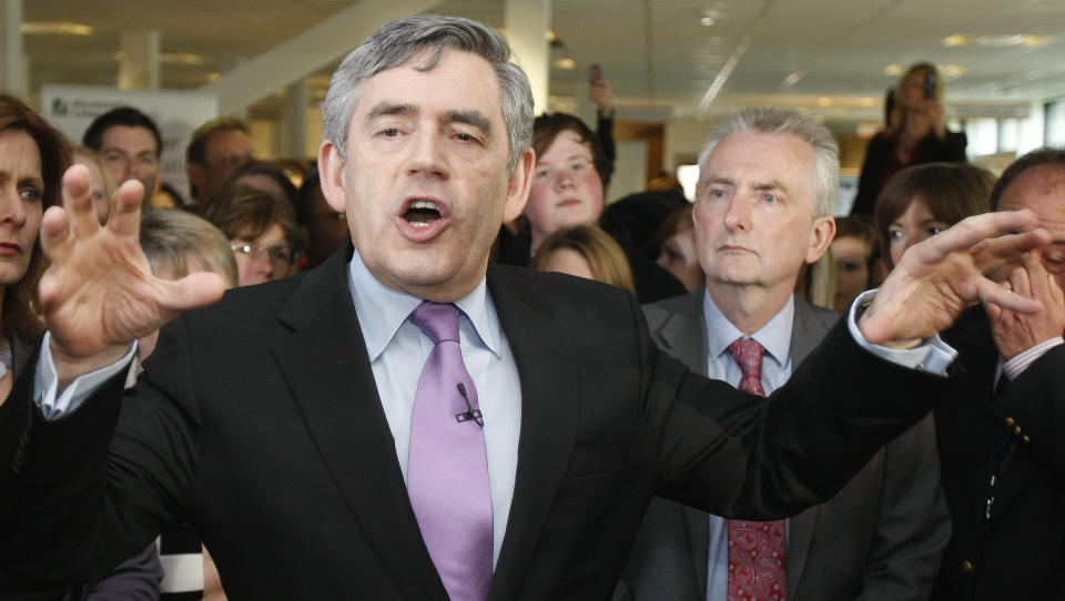 BYE-BYE BROWN?:P� torsdag avgj�res Gordon Browns sjebne som statsminister i Storbritania. (AP Photo/Alastair Grant)
