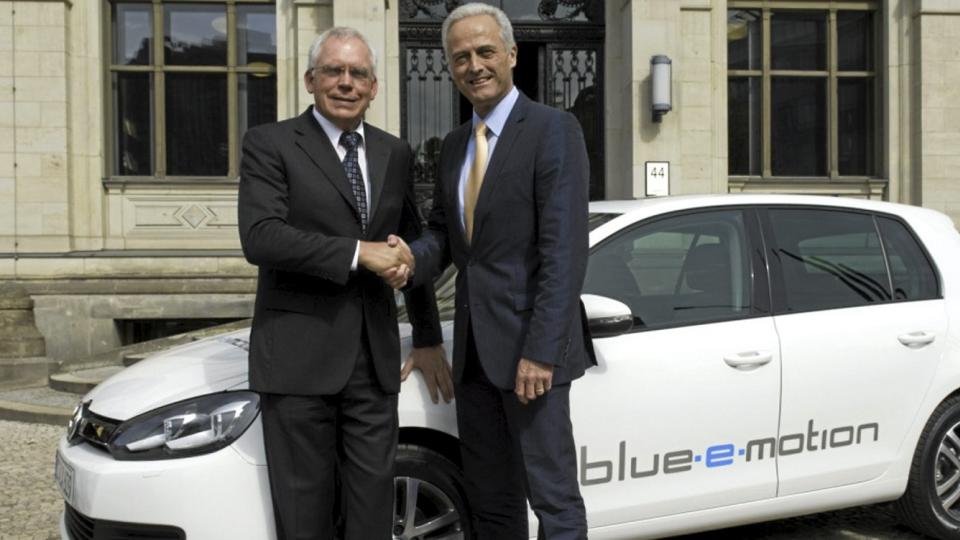 HELELEKTRISK: Volkswagen bekrefter at det kommer en helelektrisk Golf om tre �r.