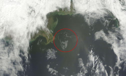 SV�RT: NASAs Terra-satellitt tok dette bildet 1. mai. Foto: Credit: NASA/Goddard/MODIS Rapid Response Team