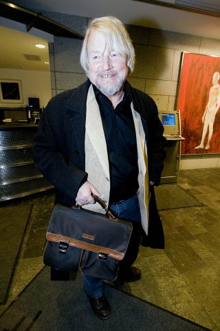 - V�R VARSOM: Per Edgar Kokkvold i Presseforbundet minner om at identifisering i overgrepssaker kan ramme offeret. Foto: Bj�rn Langsem