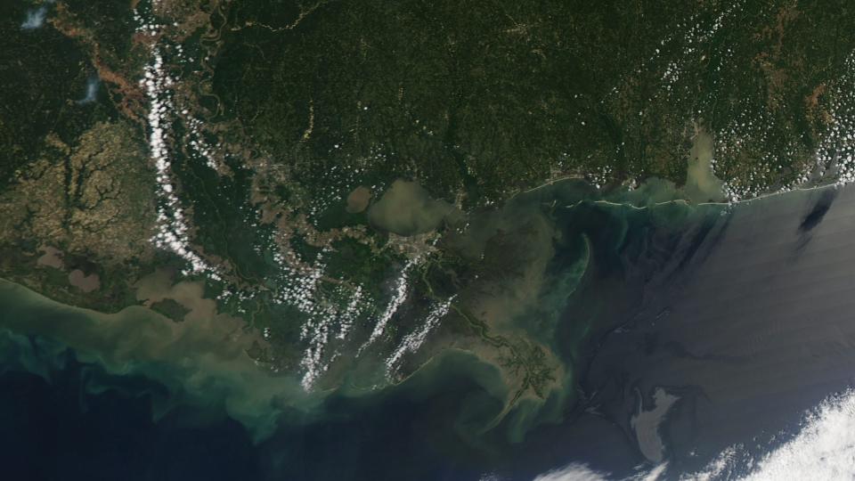 ST�DIG: Gunstig v�r bidrar til at oljeflaket i Mexicogolfen trolig vil holde seg i ro de neste 72 timene. Foto: EPA/NASA/Goddard/MODIS Rapid Response Team/SCANPIX
