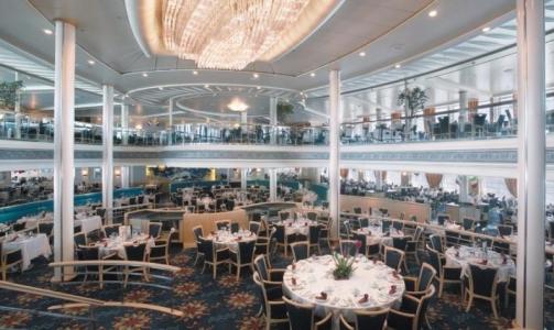RENGJ�RES: Matsalen p� Vision of the Seas (bildet) skal atter rengj�res og desinfiseres for � ta knekken p� smittekilden som nok en gang har plaget passasjerer. Foto: RCCL