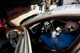 CRASH TEST DUMMY: Dukka som satt i f�rersetet kom tilsynelatende fra det uten skader: Foto: �ISTEIN NORUM MONSEN.
