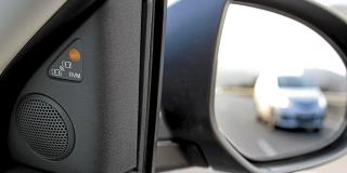 GOD GREIE: Den radarbaserte blindsonevarsleren RVM funker bra. Foto: Mazda