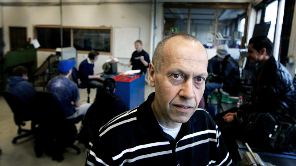 MEN HER G�R DET BEDRE: Etterstad videreg�ende har lenge slitt med stempelet som en �problemskole�, men etter at skolen og rektor Bjarne Asgrimplass tok tak i problemet har situasjonen blitt betraktelig bedre. Foto: HENNING LILLEG�RD