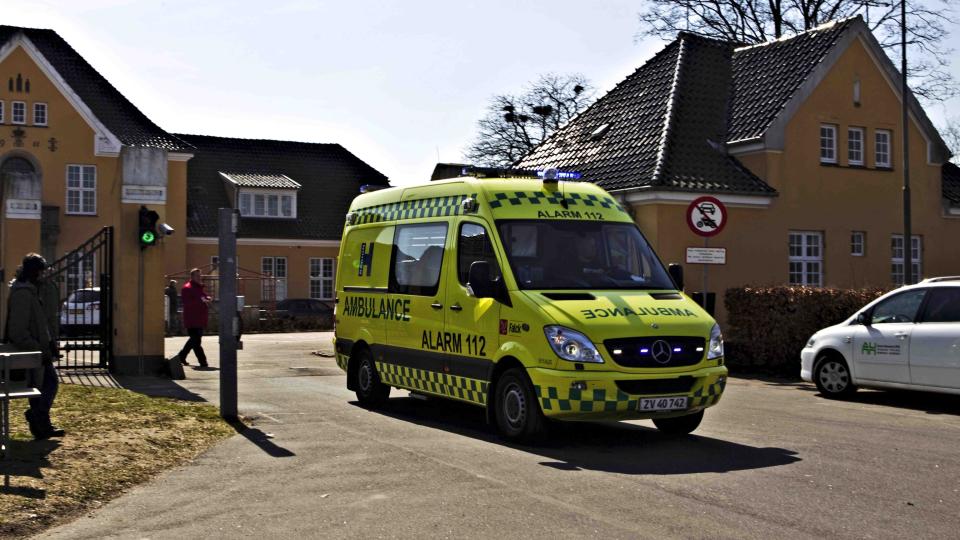 STRESSITUASJON: Kan avstressende musikk hjelpe hjertepasienter i en hylende og ristende ambulanse p� vei til sykehus? Det vil en gruppe danske forskere unders�ke. Foto: AP Photo/Polfoto, Rasmus Flindt/Scanpix