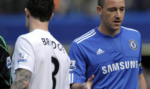 NEKTET � HILSE: Terrys h�nd ble ikke m�tt av Bridge, og  City vant i tillegg kampen p� Stamford Bridge 4-2 i februar. Foto: AFP/Olly Greenwood