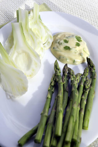 En r� opplevelse: Asparges med fennikel og hjemmelaget majones.