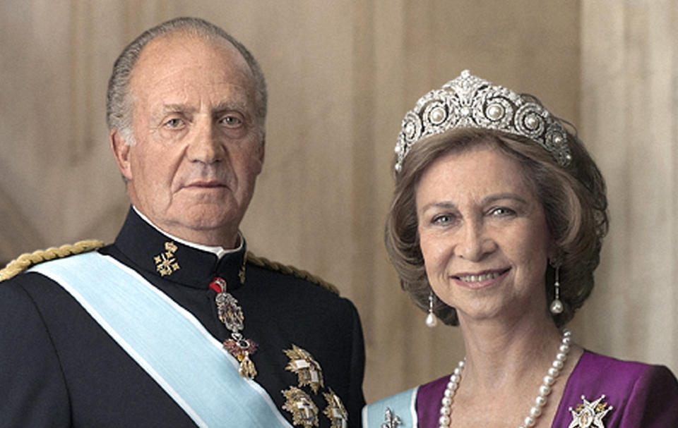 KONGEN INNLAGT:  Spanias kong Juan Carlos, her fotografert sammen med dronning Sofia. Foto: REUTERS