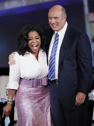 FORN�YD: Opera Winfrey mener McGraw ser flere �r yngre ut. Selv vil han la barten vokse ut igjen. Foto: REUTERS