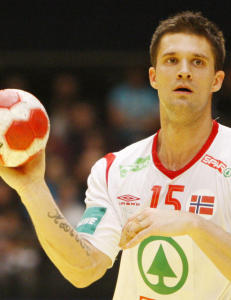 Kjelling skj�t Aalborg til historisk finale