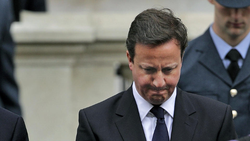 HAR SAMTALER: Men de hittil konstruktive samtalene mellom Liberaldemokratene og De konservative, her ved leder David Cameron, kan ha m�tt et alvorlig hinder i dag. Foto: AP/Matt Dunham