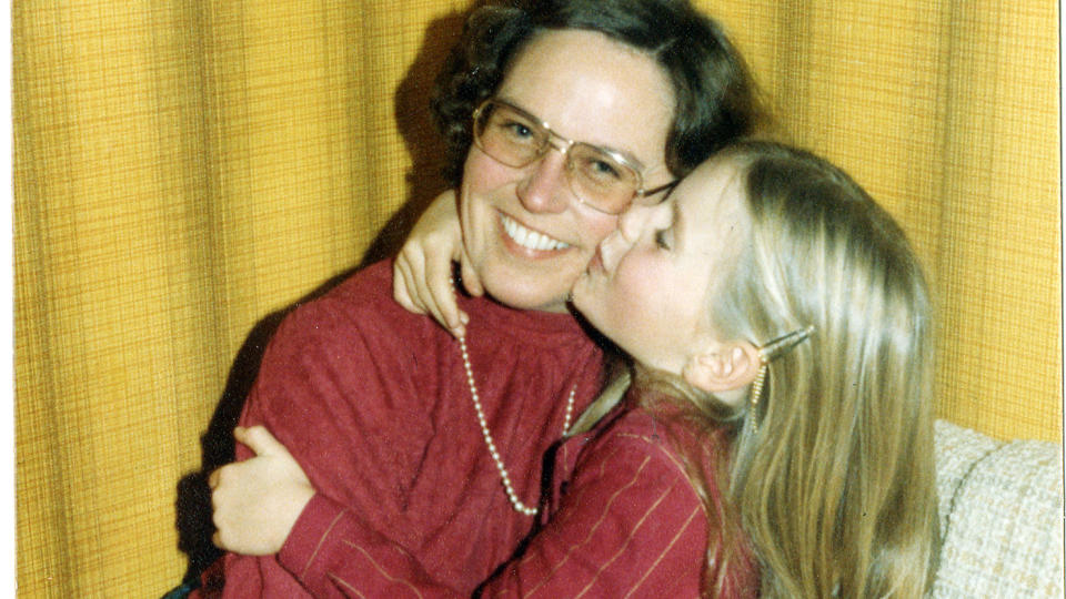 MISTET MAMMA: Magasinets Trude Lorentzen (35) hadde et n�rt forhold til mora Mia Lorentzen, som tok sitt eget liv i 1990. Foto: Privat