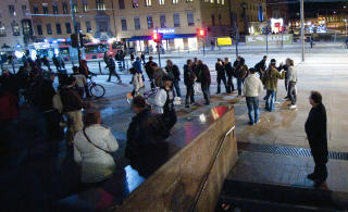 NARKOTORGET: Slik så det ut på Jerbanetorget natt til søndag. Det åpne rusmiljøet har i løpet av det siste året opplevd en tredobling av antallet mindreårige dopselgere. Foto: JOHN T. PEDERSEN/DAGBLADET NARKOTORGET: Slik så det ut på Jerbanetorget natt til søndag. Det åpne rusmiljøet har i løpet av det siste året opplevd en tredobling av antallet mindreårige dopselgere. Foto: JOHN T. PEDERSEN/DAGBLADET