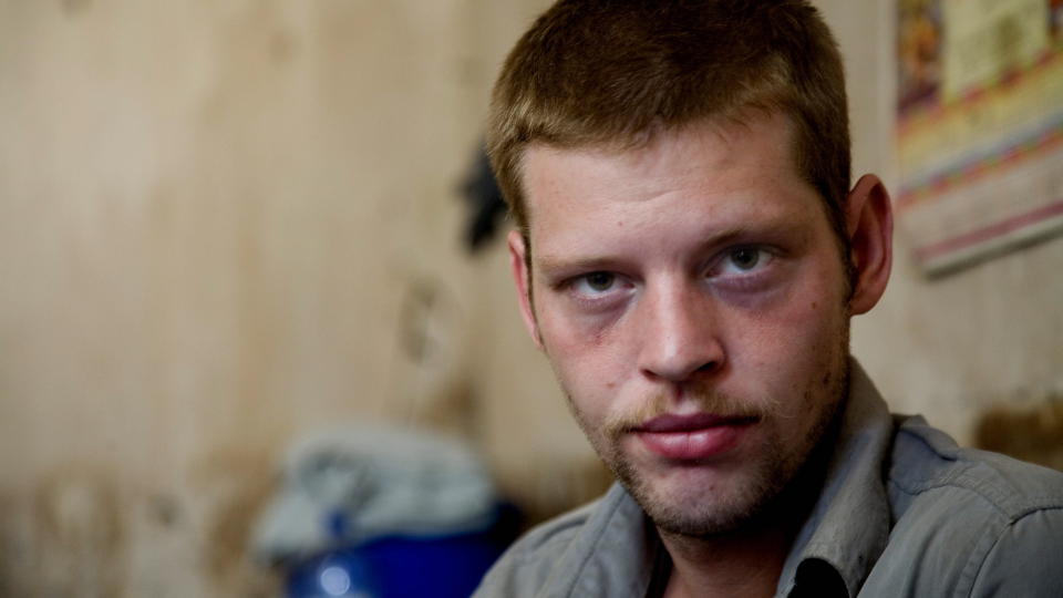 H�PL�ST: Joshua French sitter oppgitt p� cella i sentralfengselet i Kisangani. Foto: Tore Bergsaker