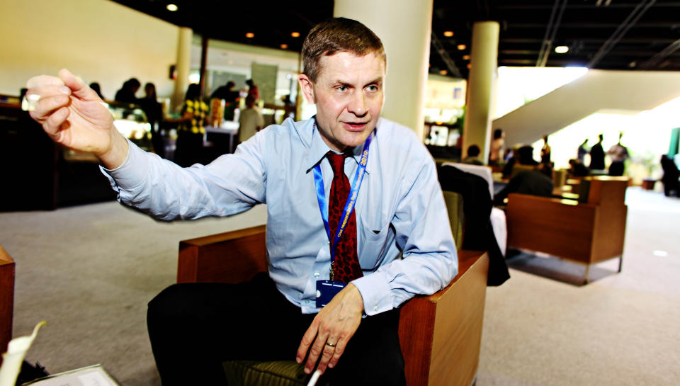 HAR SATT I GANG UNDERS�KELSER:  Milj�vernminister Erik Solheim og resten av regjeringen vil ha all informasjon om ulykken i Mexicogolfen p� bordet f�r de bestemmer seg for om Lofoten og Vester�len skal �pnes for oljeboring. FOTO: SVEINUNG U. YSTAD
