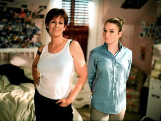 USKYLDIG: Her er Lindsay Lohan da hun var ung og uskyldig, i filmen �Freaky Friday� sammen med  Jamie Lee Curtis. Foto: Ron Batzdorff