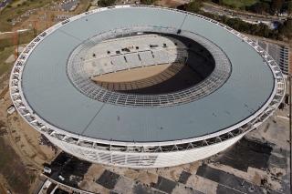 STASELIG: Men b�de fotballforbundet og lokale myndigheter ville f�rst ikke ha gigantarenaen Green Point. S� grep Fifa og Sepp Blatter inn. Foto AP/Schalk van Zuydam