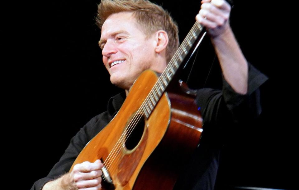 SPILLER I OSLO:  Rockestjerne Bryan Adams holder intimkonsert p� Sentrum Scene i slutten av Oslo i mai. Foto: EPA/GEORG HOCHMUTH