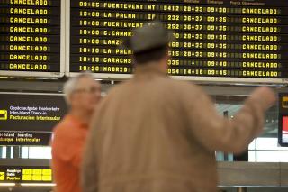 CANCELADO: Avganger fra Tenerife instilles p� grunn av islandsk aske. Foto: EPA/Ram�n de la Rocha/SCANPIX