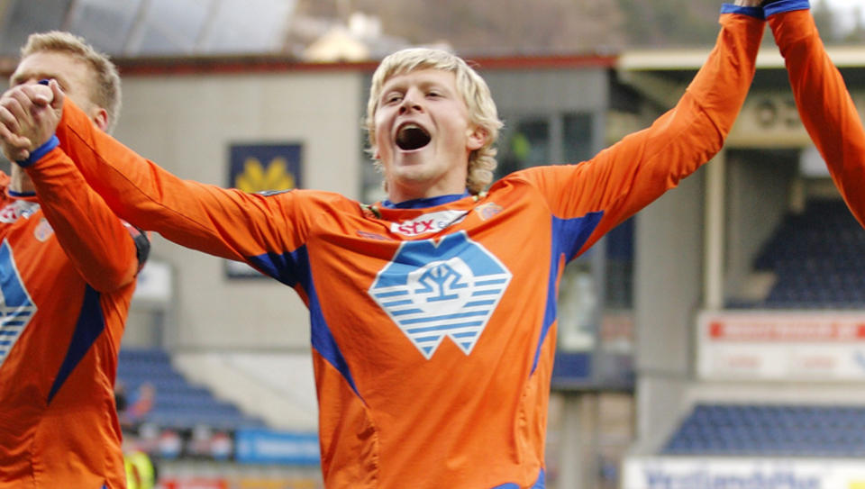 �LESUND  20100411.
Aalesunds Enar J��ger (tv), Johan Arneng, Jonathan Parr og Alexander Mathisen jubler og hilser publikum etter 3-1 seieren i eliteseriekampen i fotball mellom Aalesund og Viking p� Color Line Stadion i �lesund s�ndag kveld.
Foto: Svein Ove Ekornesv�g / Scanpix