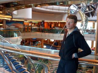 MISFORN�YD: Her er Asle Bang (57) om bord p� det forrige cruiset til �Vision of the seas�. Han ble ikke syk, men klager p� informasjonen som ble gitt i forhold til sykdomsutbryddet. Hans ferie ble ikke som planlagt. Foto: Privat