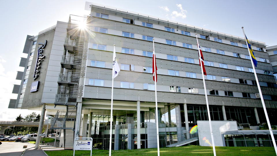 ROBBET TURISTER: Radisson-hotellet p� Gardermoen skal v�re en av arenaene for den chilenske banden. Politiet mener de p� systematisk vis har bes�kt popul�re turisthoteller og kafeer i den hensikt � stjele lommeb�ker og vesker. Foto: Kristian Ridder-Nielsen