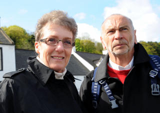 VISSTE IKKE OM SYKDOMMEN: - Vi visste ikke noe om sykdommen da cruiset startet. Det gikk tre-fire dager f�r vi fikk vite noe om det, sier Tove Ortun (66) fra Drammen. Her sammen med ektemannen Knut (68). Foto: Jytte Nielsen / Dagbladet