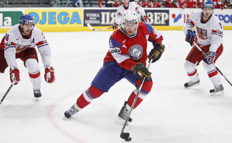 TIL NHL? Svenske Aftonbladet melder at Jonas Hol�s er klar for Colroado Avalanche. Her er nordmannen i aksjon under sensasjonsseieren mot Tsjekkia i VM.
Foto: H�kon Mosvold Larsen, Scanpix