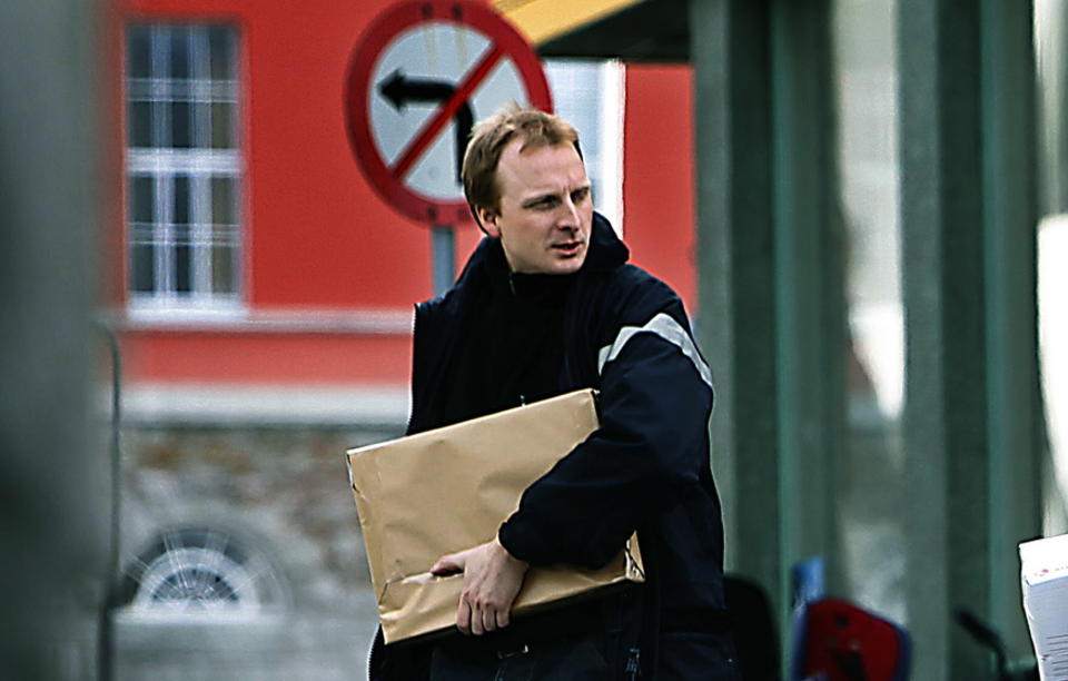 GA MUNNKURV: Tjen Folket-leder Henrik Orm�sen (36) er ansatt ved SOS Rasismes administrative hovedkontor i Haugesund. Foto: Jacques Hvistendahl / Dagbladet