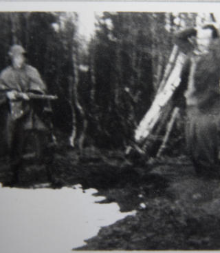 SN�:  Selv om det var mai var det sv�rt kaldt og sn� i fjellet. Foto: Alfred Olav Moe