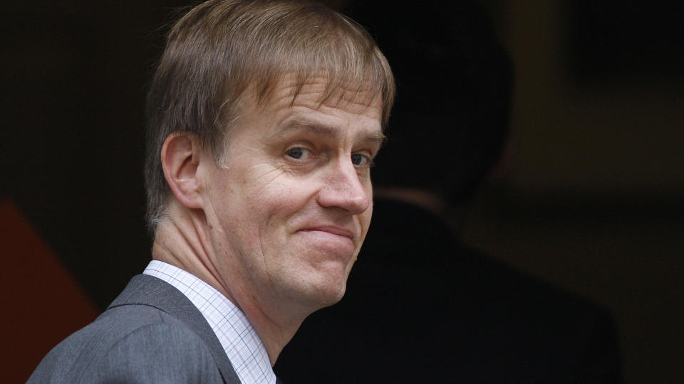 KNIVSTUKKET: Labour-politikeren Stephen Timms ble knivstukket i magen fredag. En 21 �r gammel kvinne er arrestert, men motivet er ukjent. Foto: REUTERS/SCANPIX