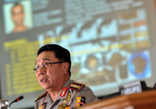 - VILLE OPPRETTE SHARIA-STAT: If�lge politisjef  Bambang Hendarso Danuri �nsket islamister � utrope Indonesia til en islamsk stat. Foto: AFP PHOTO / ADEK BERRY / SCANPIX