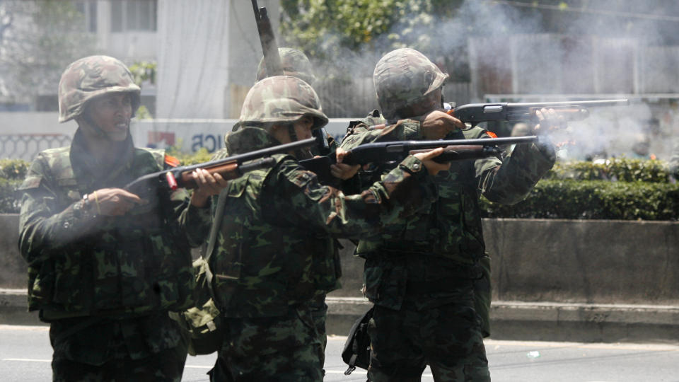 BER OM STANS: USA og FN bekymret over situasjonen i Thailands hovedstad Bangkok. Foto: REUTERS/Kerek Wongsa/Scanpix