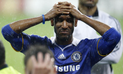 CRYING IN THE RAIN: Chelsea-spissen sier han er et f�lelsesmenneske. Etter straffemissen var han knust.  Foto: Adrian Dennis, AFP/Scanpix