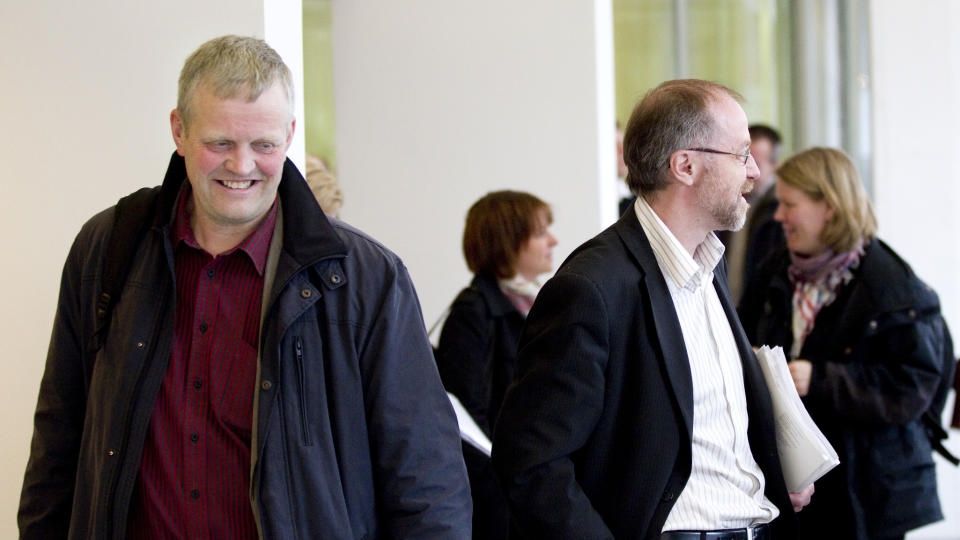 BLE ENIG TIL SLUTT: Leder i Norges bondelag Nils T. Bj�rke og ekspedisjonsjef i landbruksdepartementet Leif Forsell, her p� vei inn til samtaler om landbruksoppg�ret mandag. Foto: Morten Holm / Scanpix