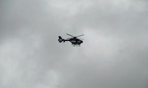 LETER FRA LUFTA: Ogs� politihelikopter er satt inn i s�ket. Foto: Tore Aune