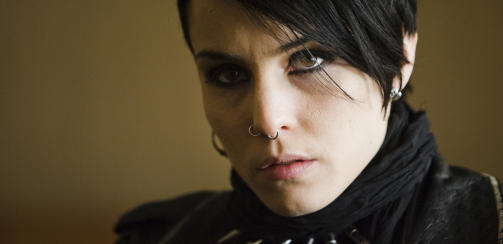 HELTINNE: Lisbeth Salander i Noomi Rapaces velkjente skikkelse. Foto: Filmweb