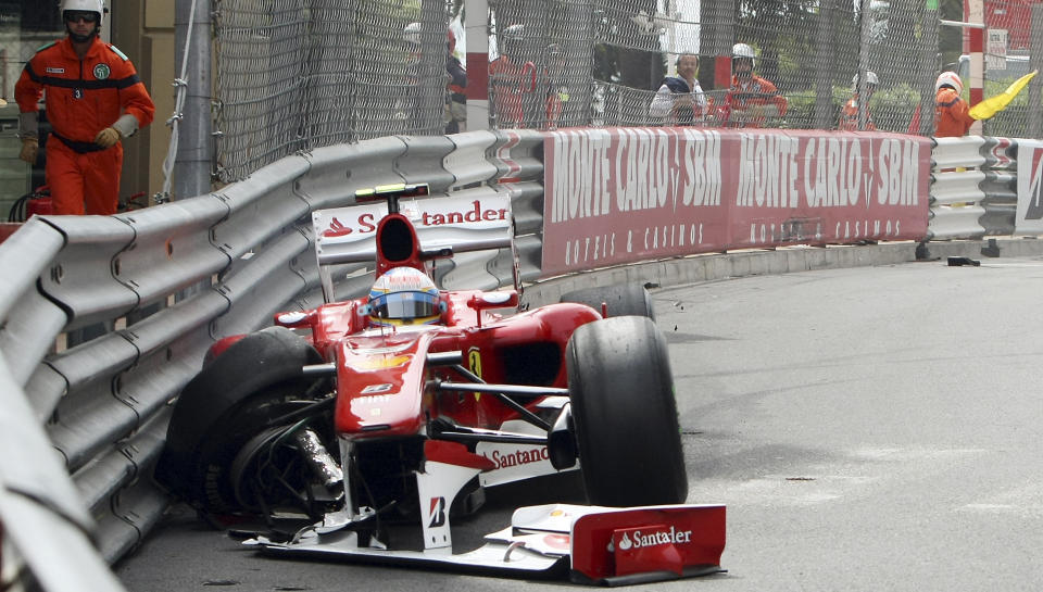 MISTET KONTROLLEN: Ferrari-f�rer Fernando Alonso mistet kontrollen over bilen i siste treningsrunde f�r kvalifiseringen, og m�tte dermed se de andre gj�re opp om pole position i Monaco.Foto: SCANPIX/AP Photo/Claude Paris