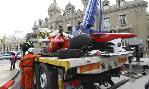 VRAK: Fernando Alonsos Ferrari var s�pass hardt skadet at det ikke lot seg gj�re � f� bilen klar til kvalifiseringen.Foto: SCANPIX/AP Photo/Claude Paris
