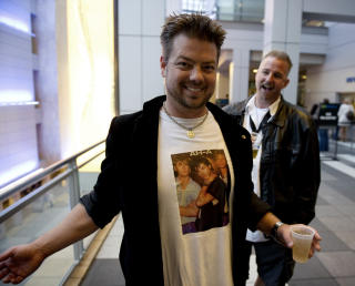 FAN 3: Jeff Alexander stilte med hjemmelaget merchandise. Foto: �ISTEIN NORUM MONSEN.