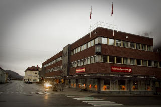 FELLESNEVNER: Den skjebnesvangre fjellturen p� s�ndag hadde utgangspunkt i ei turgruppe sentrert rundt n�v�rende og tidligere ansatte ved Helgeland Sparebanks filial i Mosj�en. Foto: BJ�RN LANGSEM/DAGBLADET