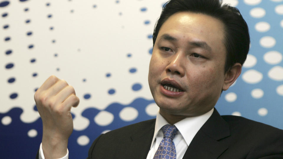 D�MT: Grunnleggeren av elektronikkjeden Gome i Kina, Huang Guangyu (bildet), er d�mt til 14 �rs fengsel i Kina. Bildet er fra en pressekonferanse i 2006. Foto: REUTERS/SCANPIX