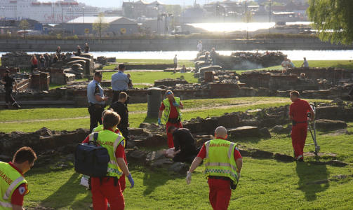 MIDDELALDERPARKEN: En mann ble knivstukket i Oslo i kveld. Foto: Svein Gustav Wilhelmsen