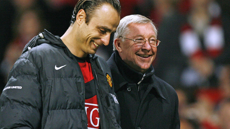 NOK? Dimitar Berbatov har forsvart seg med nebb og kl�r mot dem som har hevdet han er ferdig i Manchester United. Dersom Alex Ferguson gj�r alvor av � ikke hente inn noen andre, vil bulgareren trolig f� en sentral rolle ogs� neste sesong.Foto: SCANPIX/AFP/Glyn Kirk