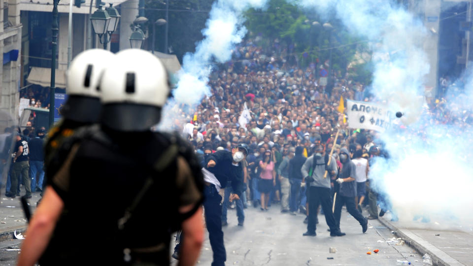 �KONOMIEN VAKLER: I Hellas f�rer den �konomiske krisa til oppt�yer, og blant Europas unge eliter er optimismen fra EUs tidligere vekstperioder erstattet med tvil og uro, skriver Moisi. Foto: Hans A Vedlog
